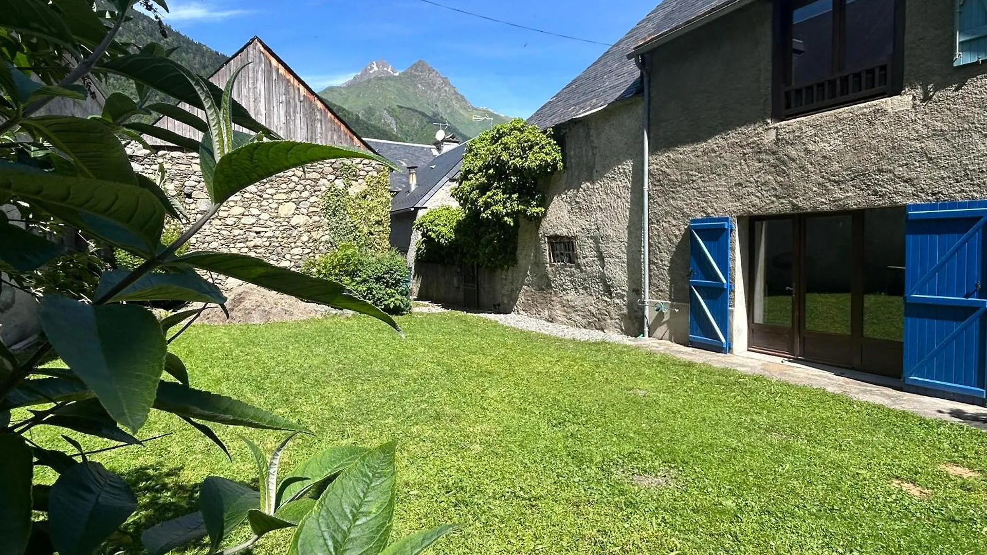Grande Maison Chaleureuse Bazus-Aure Frankrijk